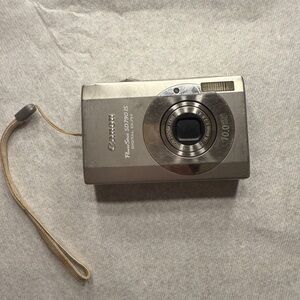 Canon PowerShot SD700 IS - Sleek Silver